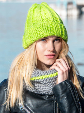 Modelo de Gorro, disponível em https://www.lanemondial.it/en/accessories/1222-hat-and-neck-warmer-mo